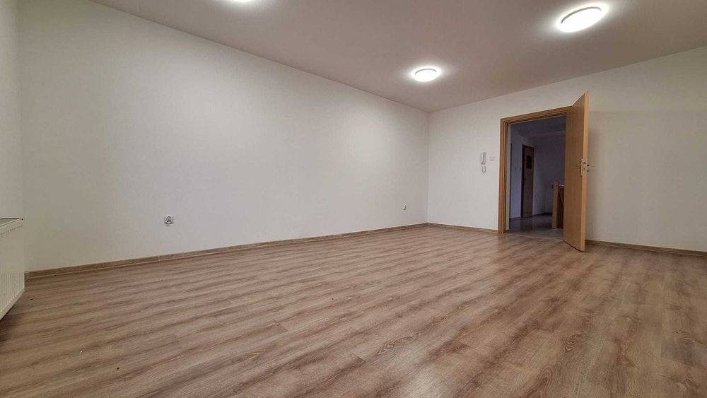Biuro w centrum do wynajęcia -  I piętro 19m2 klimatyzacja, parking