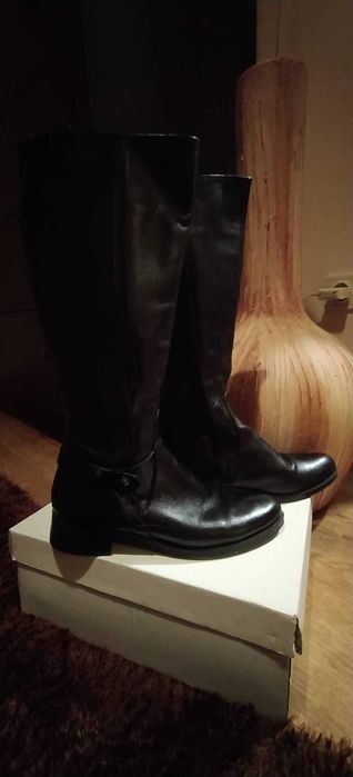 Ofereço envio Bota Cavaleiro Preta -