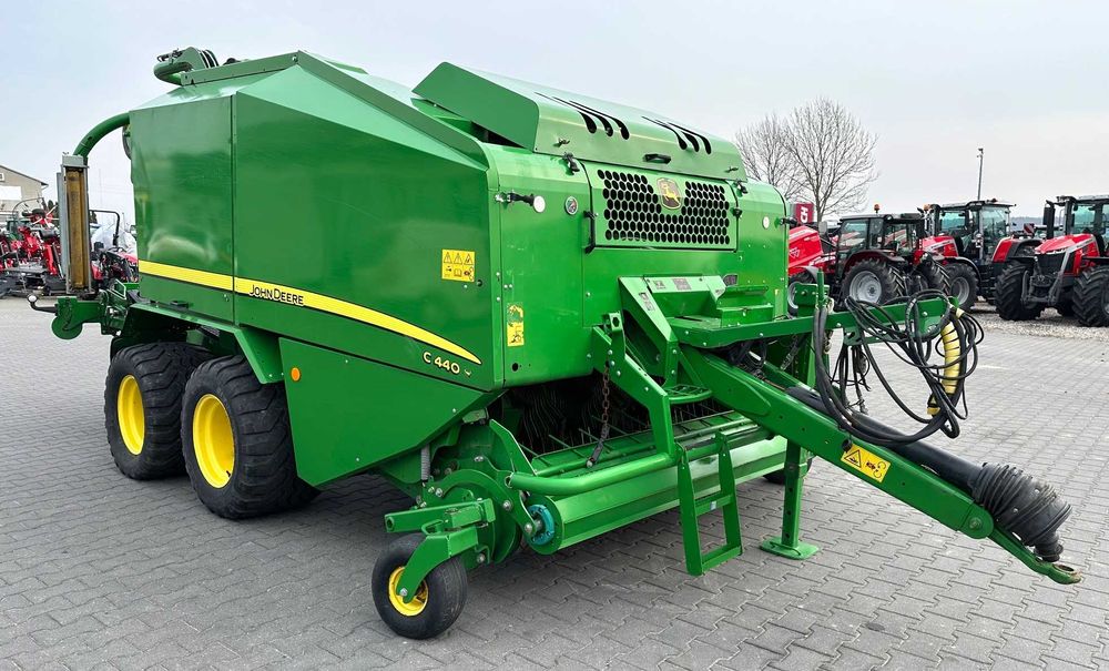 Prasoowijarka John Deere C 440 R (McHale Fusion 2,3 kuhn )