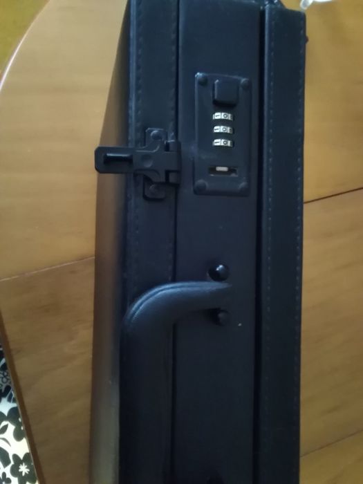 Neseser skórzany na szyfr