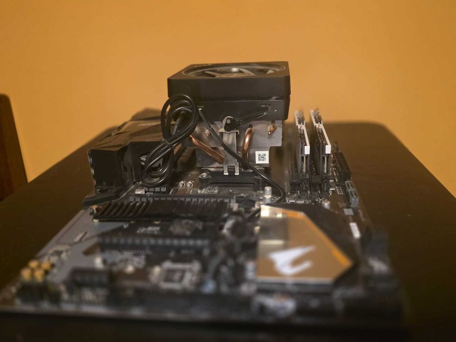 Bundle Ryzen 7 2700X - 16GB RAM DDR4 3000MHz - Placa mãe Aorus B450 Elite