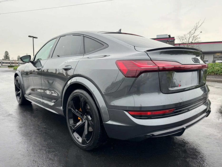 Audi e-tron S Premium Plus Sportback      2023