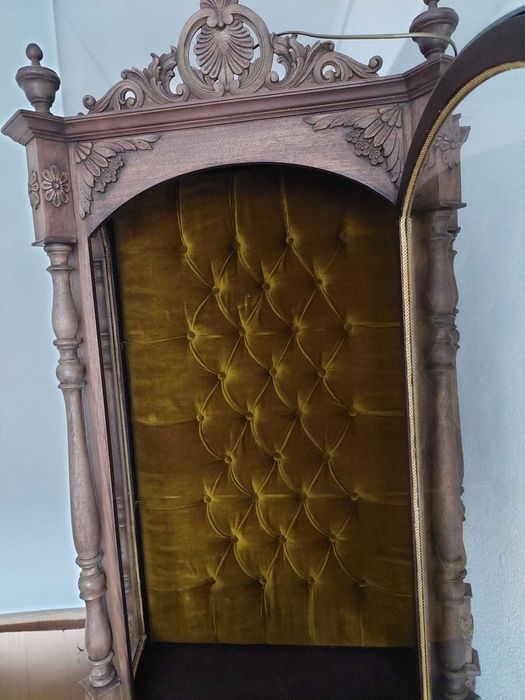 Vitrine com costas acolchoadas e eletrificada