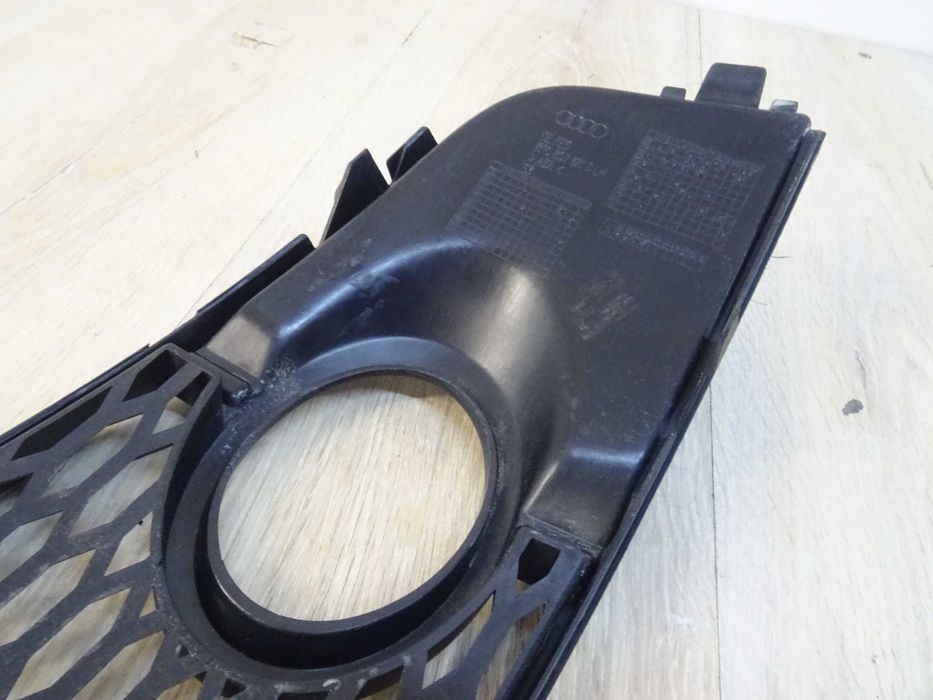 Audi S3 A3 8P0 Kratka Zderzaka Lewa 8P0807681D LLU