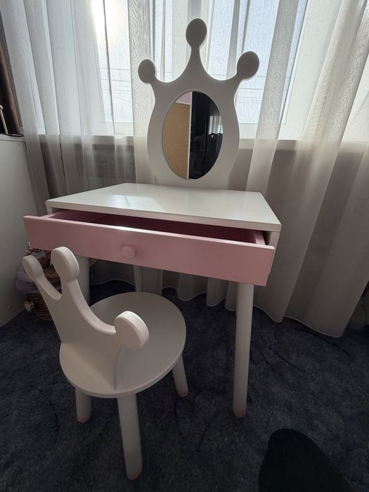 Дитяче трюмо для дівчинки