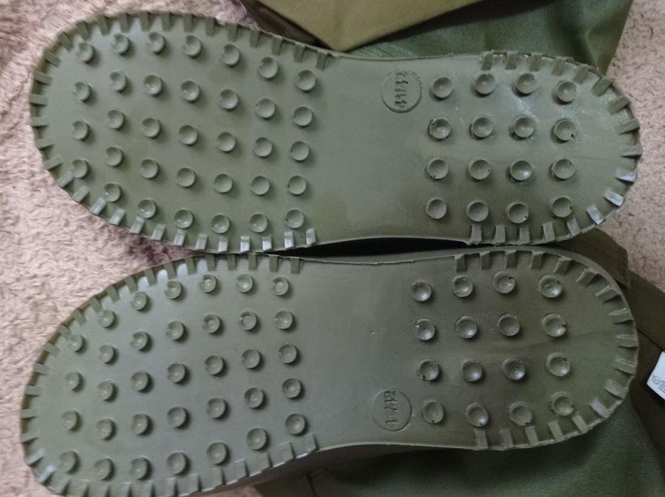 Бахіли на берці та дощовик-пончо(Англія)