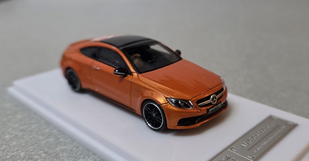 Miniatura 1:64 Mercedes Benz AMG C63 Coupe, nowa