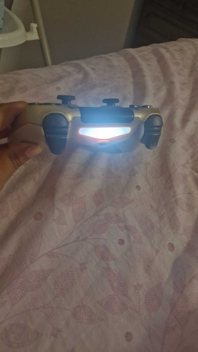 Comando PS4 DualShock 4 Original – Edição Dourada