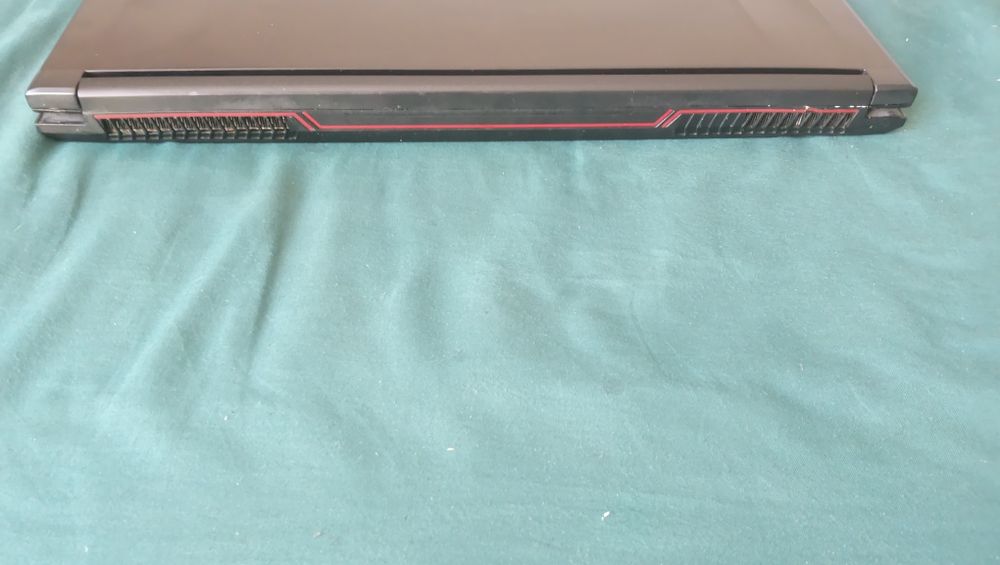 Laptop MSI  i7/16GB/GTX1050Ti/17.3"