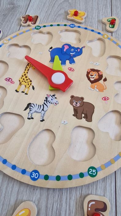 Relógio de brincar em madeira_COMO NOVO