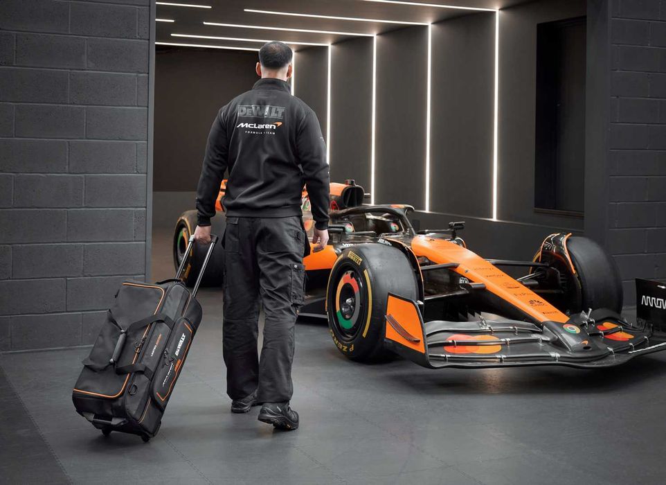 DeWALT DWST83522-9  Сумка для інструмента McLaren на колесах