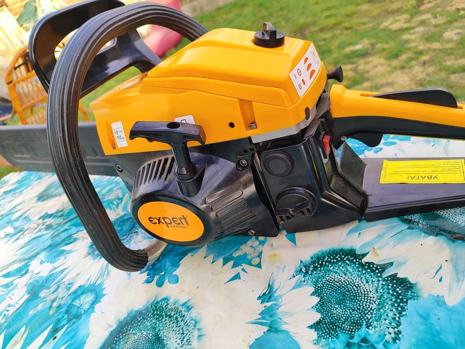 Бензопила  Expert майже нова