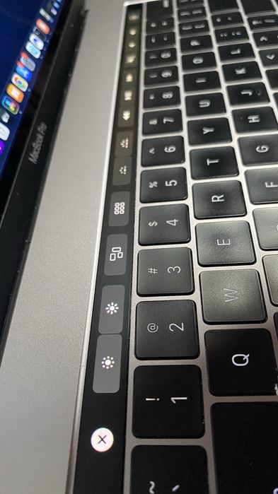 Macbook Pro 15” A1707 Dysk 1 TB Radeon Pro 560 4 GB Touchbar