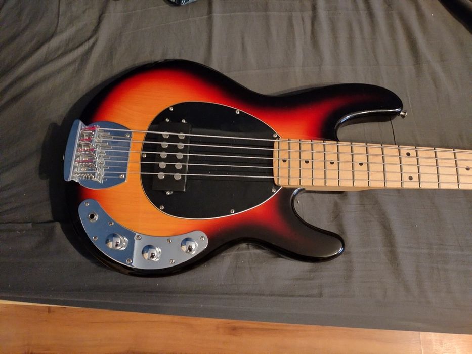gitara basowa 5 strunowa Harley Benton plus futerał