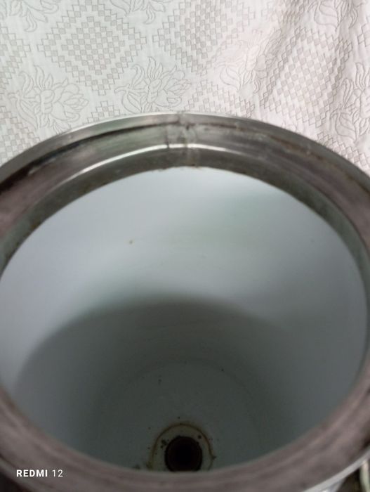 Máquina de café antiga de saco em bom estado de conservação.