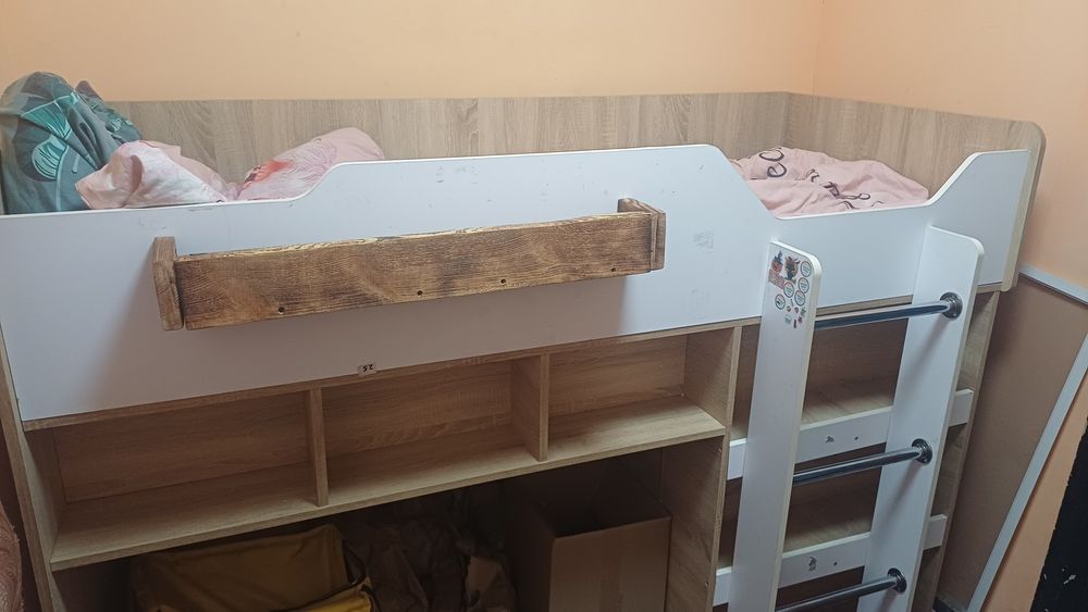Продам кровать, и стол в комплекте