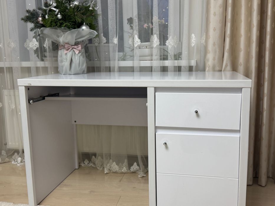 Письмовий стіл 120см