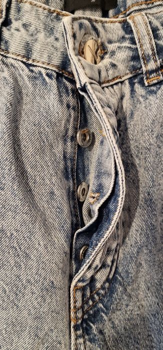 Spodnie jeansy dżinsy Mohito dziury mom boyfriend niebieski