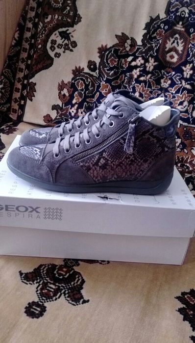 Кроссовки-сникерсы GEOX женские новые