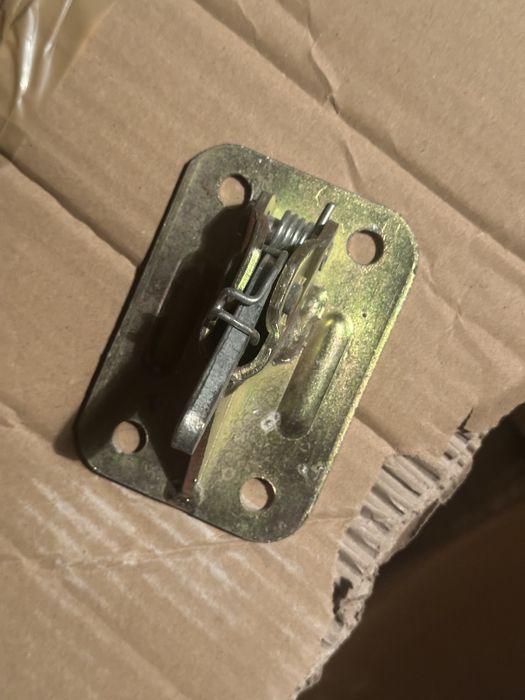 Zaciski sprezynowe żabki do szalunków