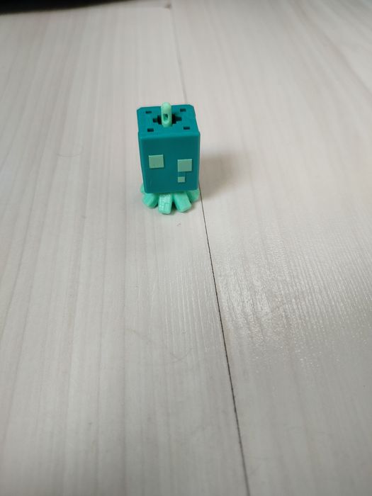 Figurka Minecraft Kinder joy świecąca kałamarnica