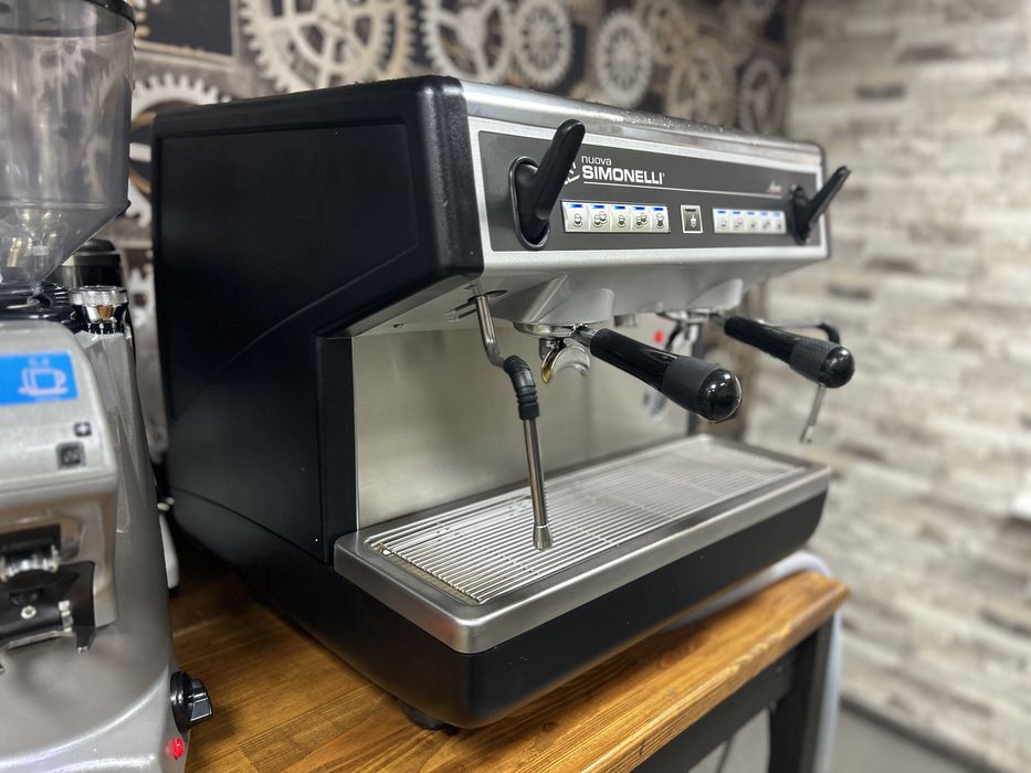 Кавомашина Nuova Simonelli висока група компакт