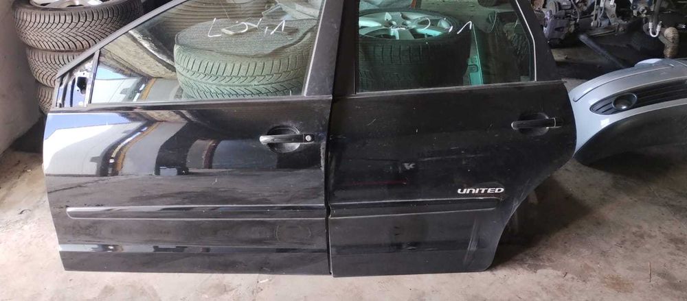 Drzwi prawe lewe przednie i tylne VW Polo 9n Kod lakieru: LO41