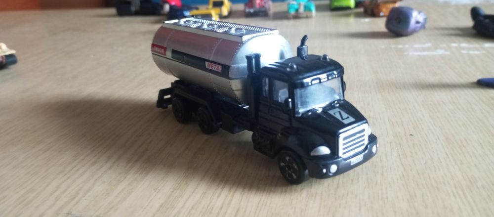 Іграшки для хлопчиків та колекціонерів