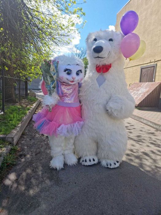 Гігантський Білий Ведмедик: Феєричне експрес-привітання у Києві