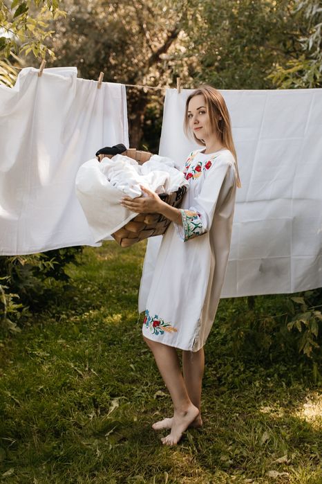 Біла сукня вишиванка
