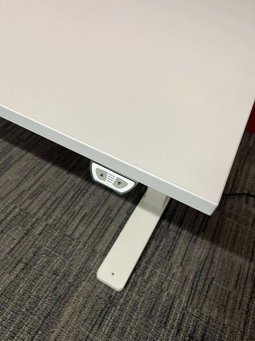 Biurko elektryczne regulowane 140x80 Kinnarps Series P białe okazja!