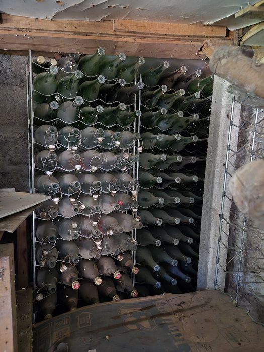 Garrafeira em módulos metálica