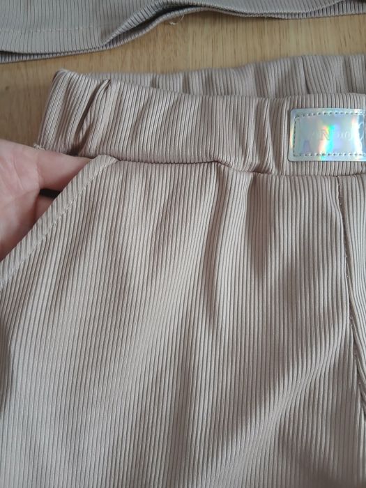 Komplet dziewczecy prążkowany r 140