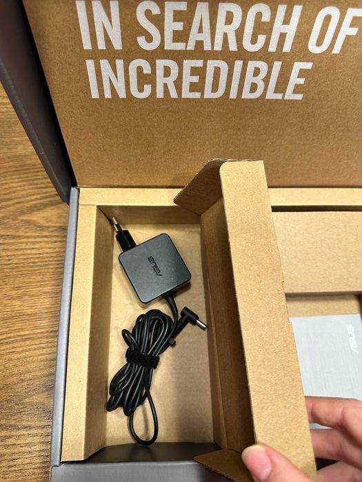 Portátil ASUS Zenbook UM433DA-R7AVXSB1