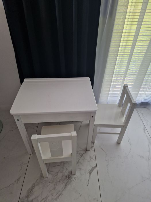 Stolik biały+2 krzesełka dla dzieci IKEA