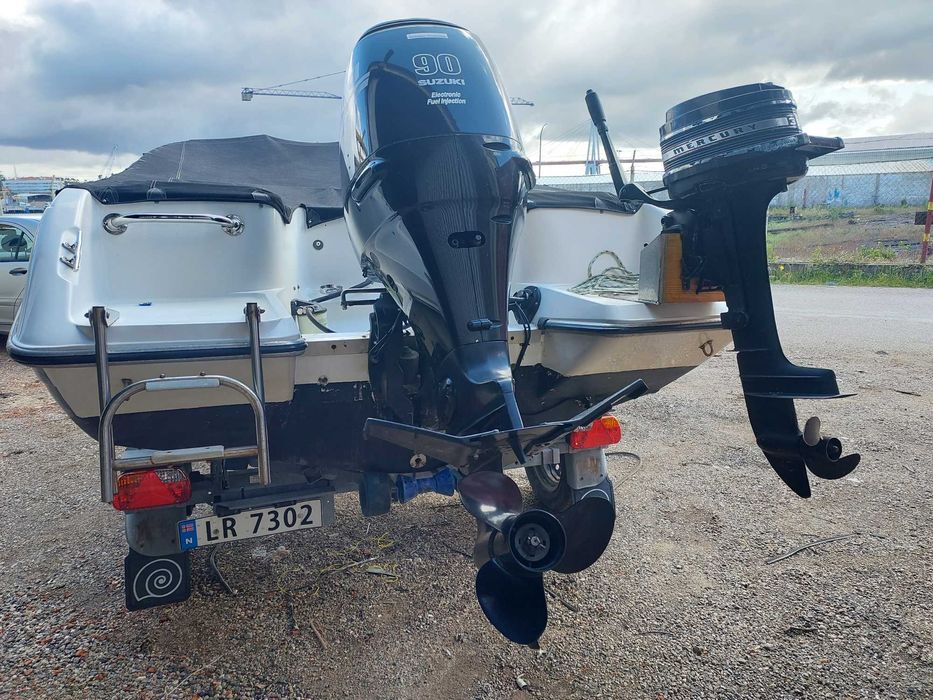 Barco Sunbird Stinger 18 com atrelado