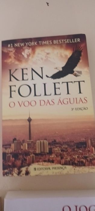 Dezenas de livros recentes, nunca lidos