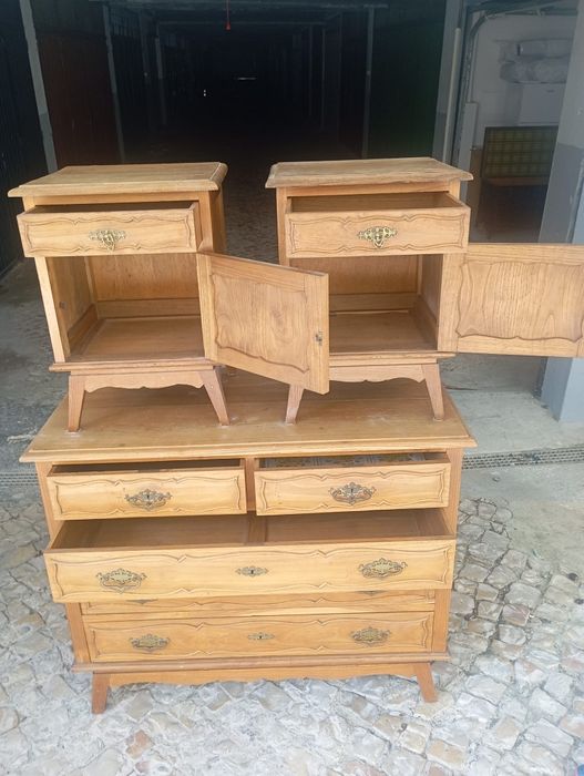 Venda de 1 poltrona e uma cómoda com 1 mesa de cabeceira apenas