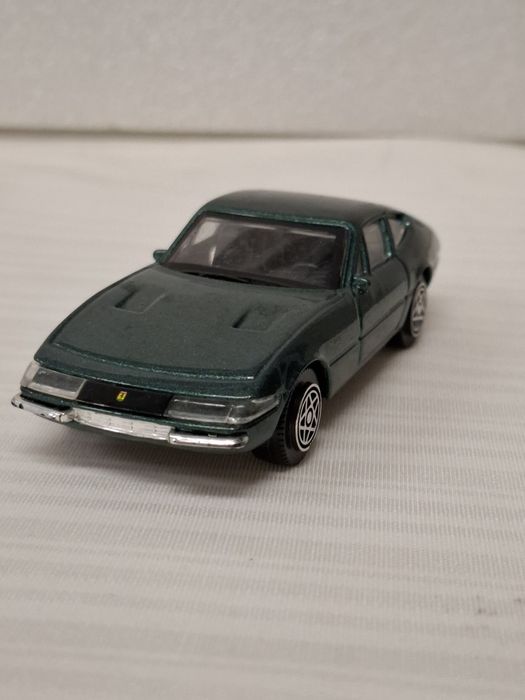 Ferrari 365 Gtb4 1:43 Bburago
