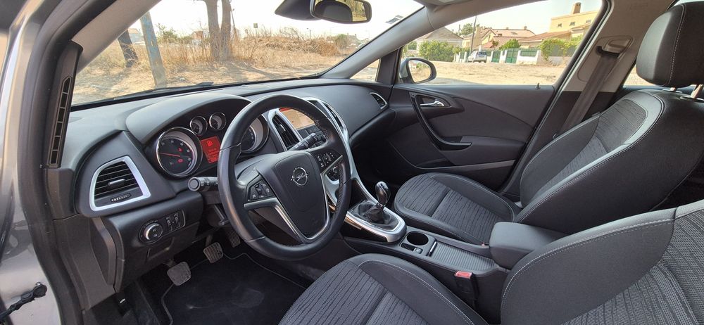 Opel Astra Sports Tourer 1.6CDTi NACIONAL de 2015