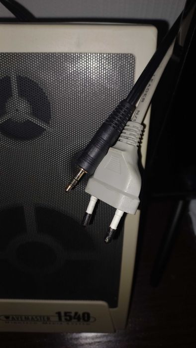 Колонки для телевізору чи комп'ютеру.