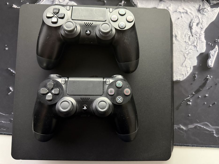 PlayStation 4 Slim 1TB + 2 pady | PS4