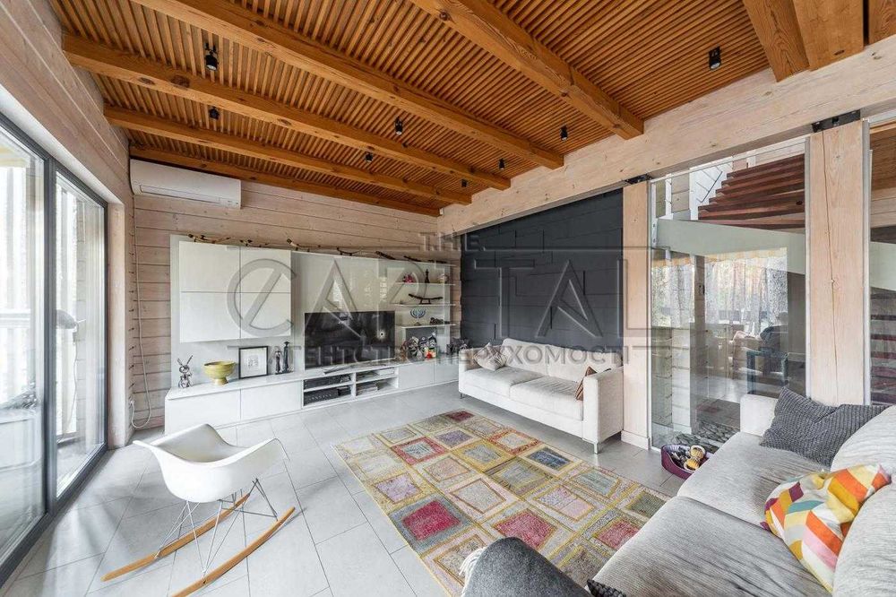 Оренда будинку з генератором, Буча