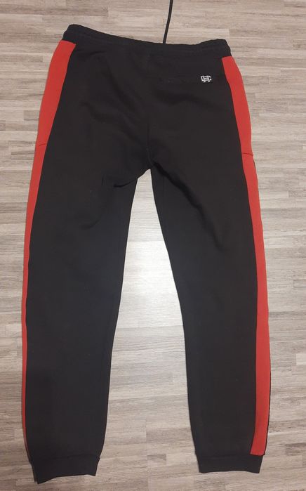 Spodnie dresowe marki Cropp  M