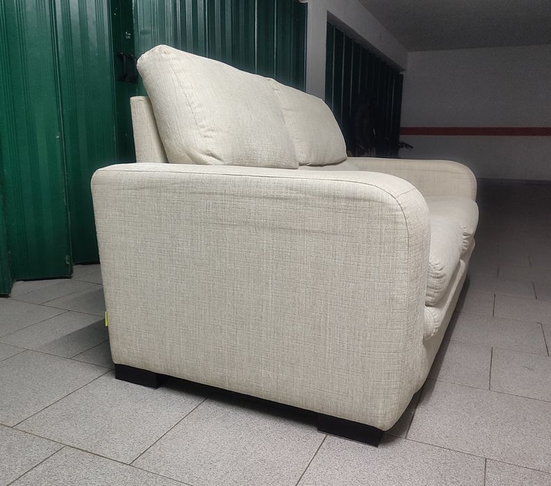 Sofá e poltrona bejes impecáveis