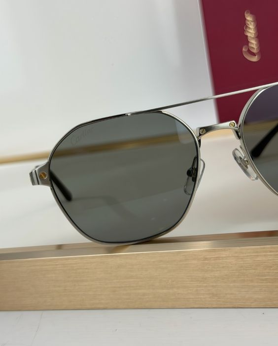 Сонцезахисні окуляри Santos de Cartier з фотохромними лінзами,