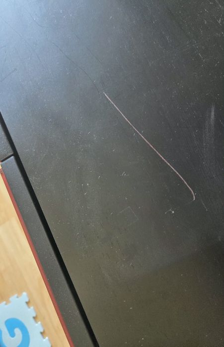 Móvel de parede preto e bordeaux