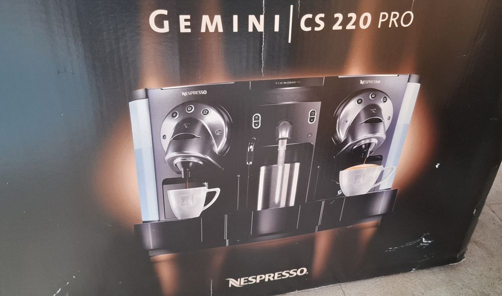 Máquina Nespresso Gemini CS 220 Pro - Como Nova + 200 Cápsulas