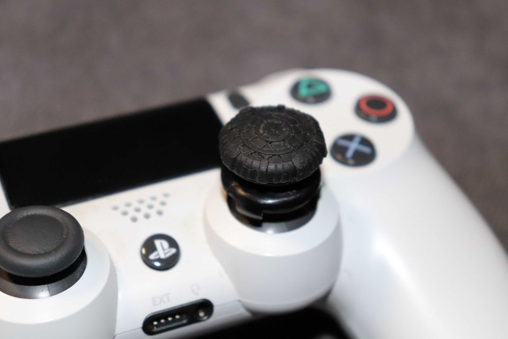 Kontrolfreek FPS Freek Battle Royale Nightfall - PS4 & PS5 controller
