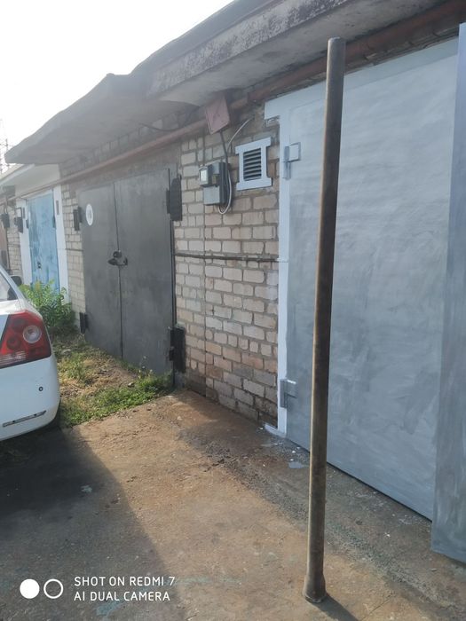 Сливная труба металлическая.